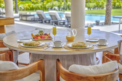 Solara – Lakefront Luxury with Gym, Sauna & Sunset