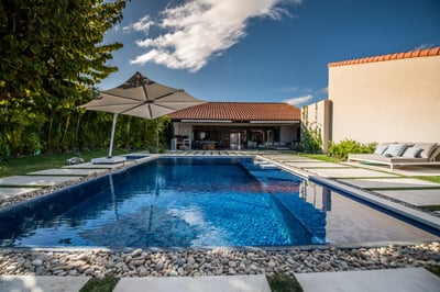 Luxury Villa Photo #4
