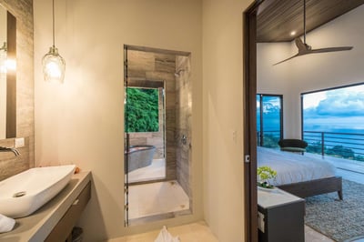 Luxury Villa Photo #38