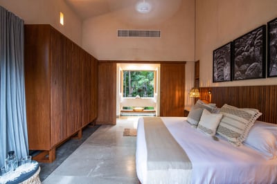 Luxury Villa Photo #15