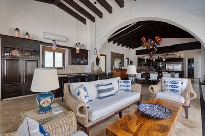 Luxury Villa Photo #18