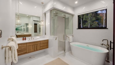 Primary ensuite with soaking tub