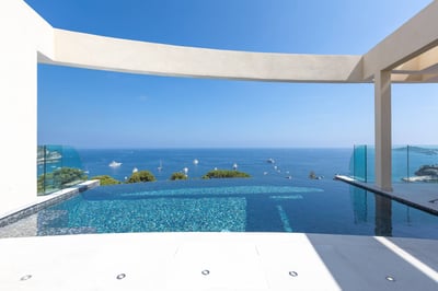 Luxury Villa Photo #4