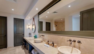 Luxury Villa Photo #19