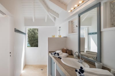 Luxury Villa Photo #16