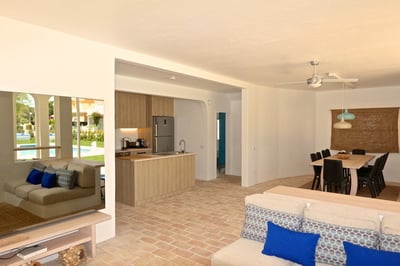 Luxury Villa Photo #6