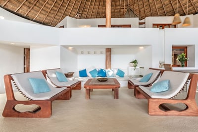 Luxury Villa Photo #12