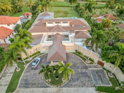Luxury Villa Photo #32