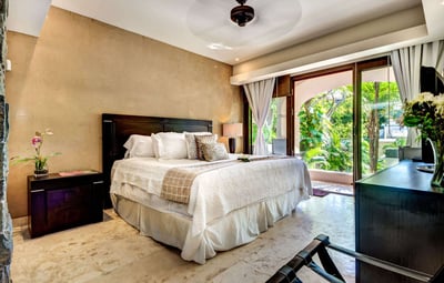 Luxury Villa Photo #28