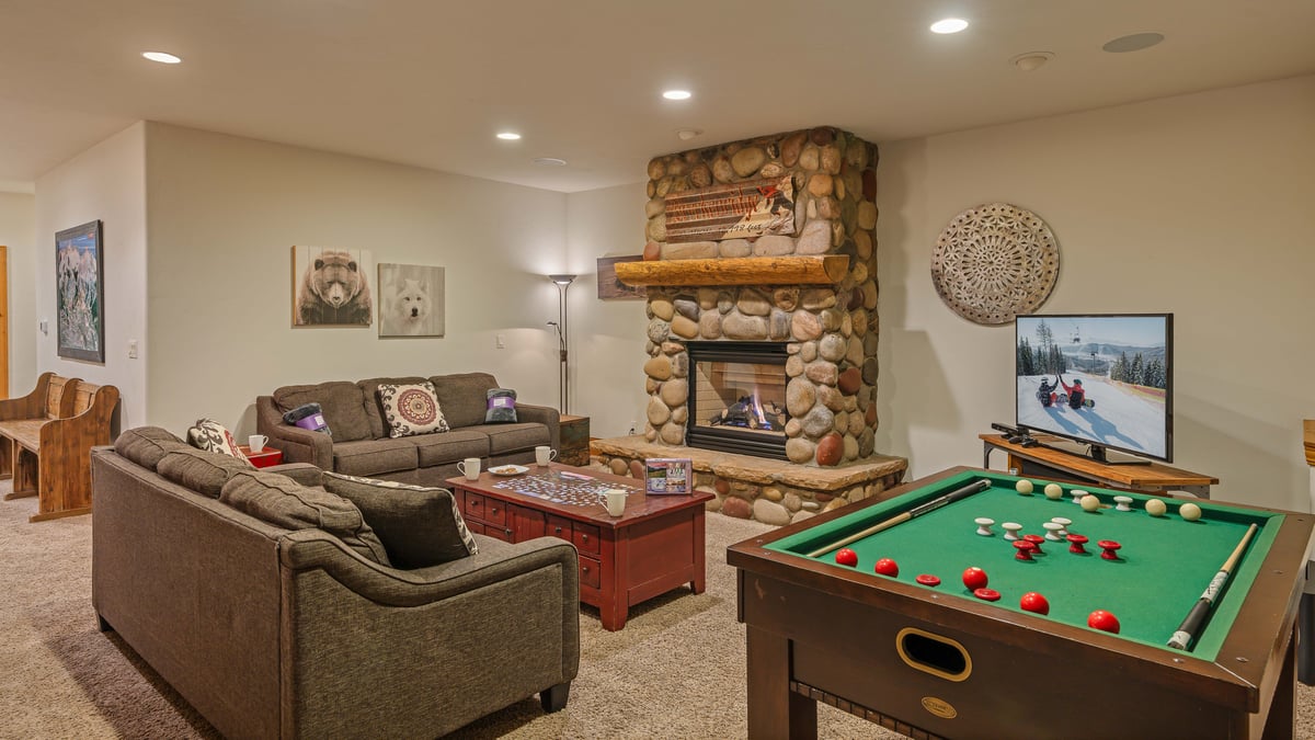 Family room on lower level with fireplace and TV - Image 20