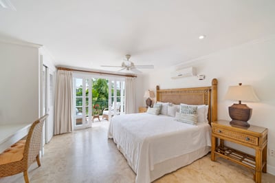Luxury Villa Photo #16