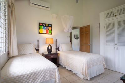 Luxury Villa Photo #23