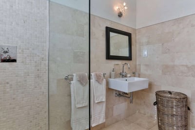 Luxury Villa Photo #37