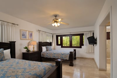 Luxury Villa Photo #12