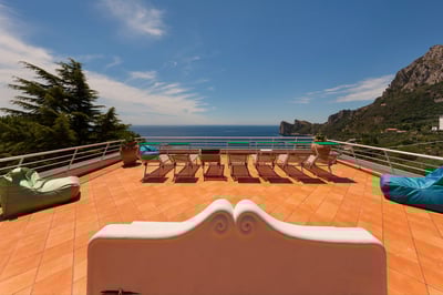 Luxury Villa Photo #4