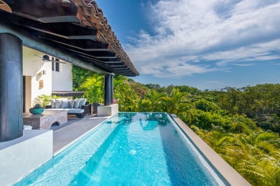 Luxury Villa Photo #5