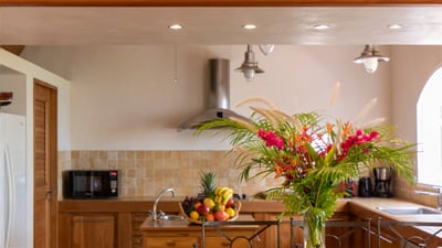 Dining Area & Kitchen