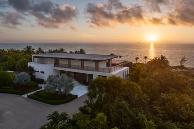 Luxury Villa Photo #8