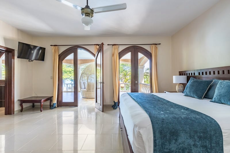 Colonial Beach Villa