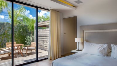 Bedroom 3: Located on the main level. View on the garden. King size bed, wardrobe, safe, HD-TV, 