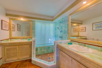 Luxury Villa Photo #24