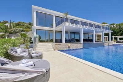 Luxury Villa Photo #4