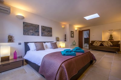 Luxury Villa Photo #20