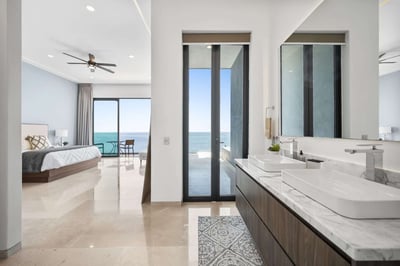 Luxury Villa Photo #22