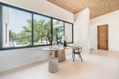 Luxury Villa Photo #32