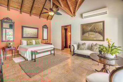 Luxury Villa Photo #39