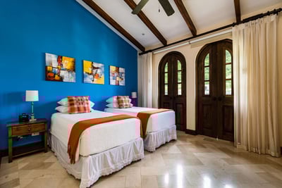 Luxury Villa Photo #8