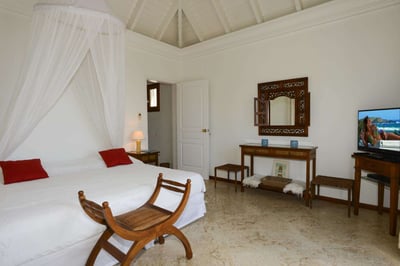 Luxury Villa Photo #17