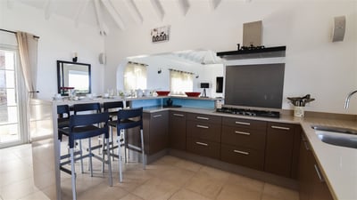 Dining Area & Kitchen