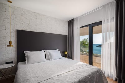 Luxury Villa Photo #23