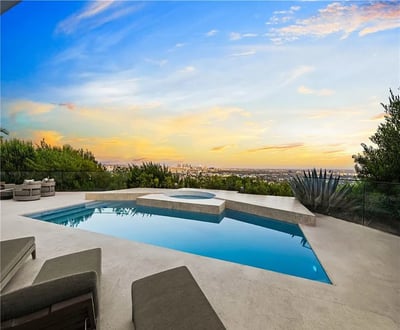 Luxury Villa Photo #6