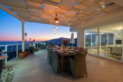 Luxury Villa Photo #8