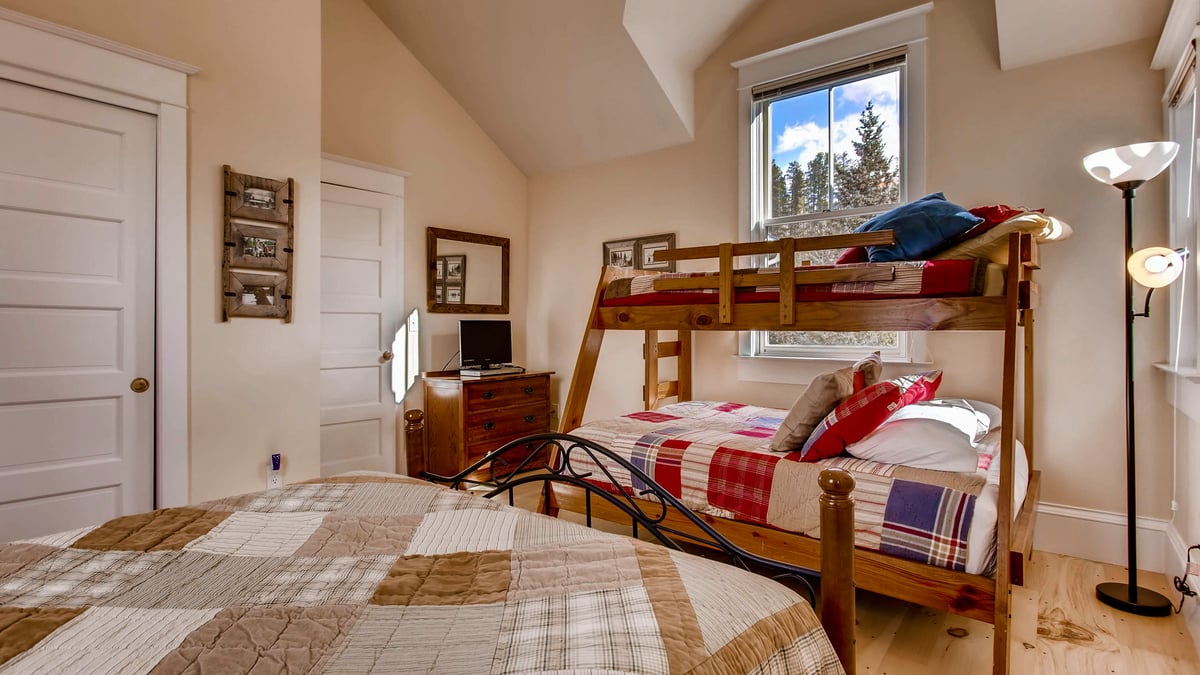Family room with a queen bed and a twin over double bunk bed on upper level, shares hall bath - Image 19