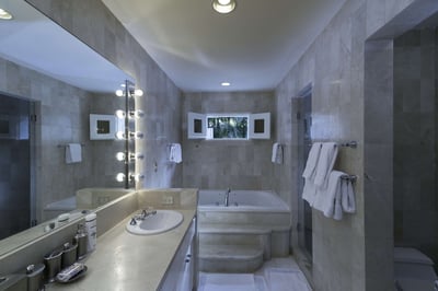 Luxury Villa Photo #17