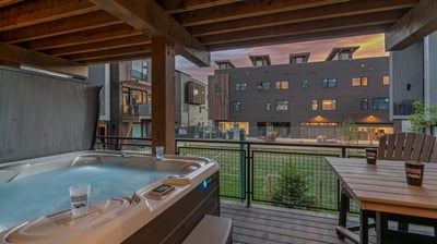 Hot tub on the lower deck