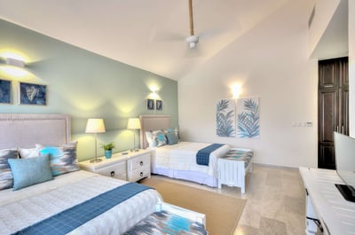 Luxury Villa Photo #27