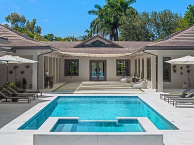 Luxury Villa Photo #4