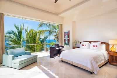 Luxury Villa Photo #23