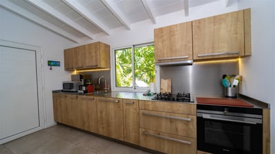 Dining Area & Kitchen