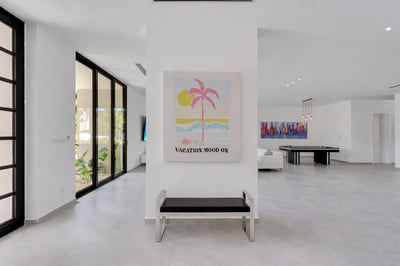 Luxury Villa Photo #16