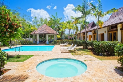 Luxury Villa Photo #3