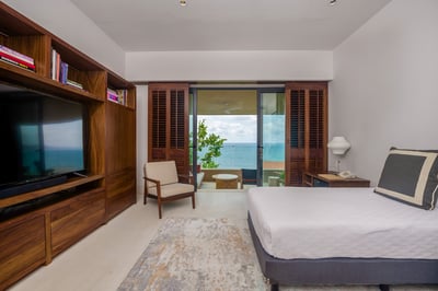 Luxury Villa Photo #9