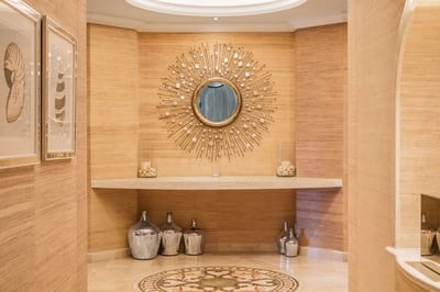 Luxury Villa Photo #17