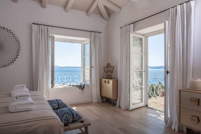 Luxury Villa Photo #25