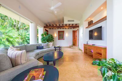 Luxury Villa Photo #15