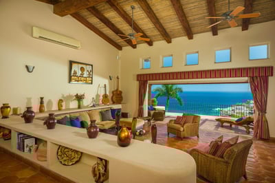 Luxury Villa Photo #17